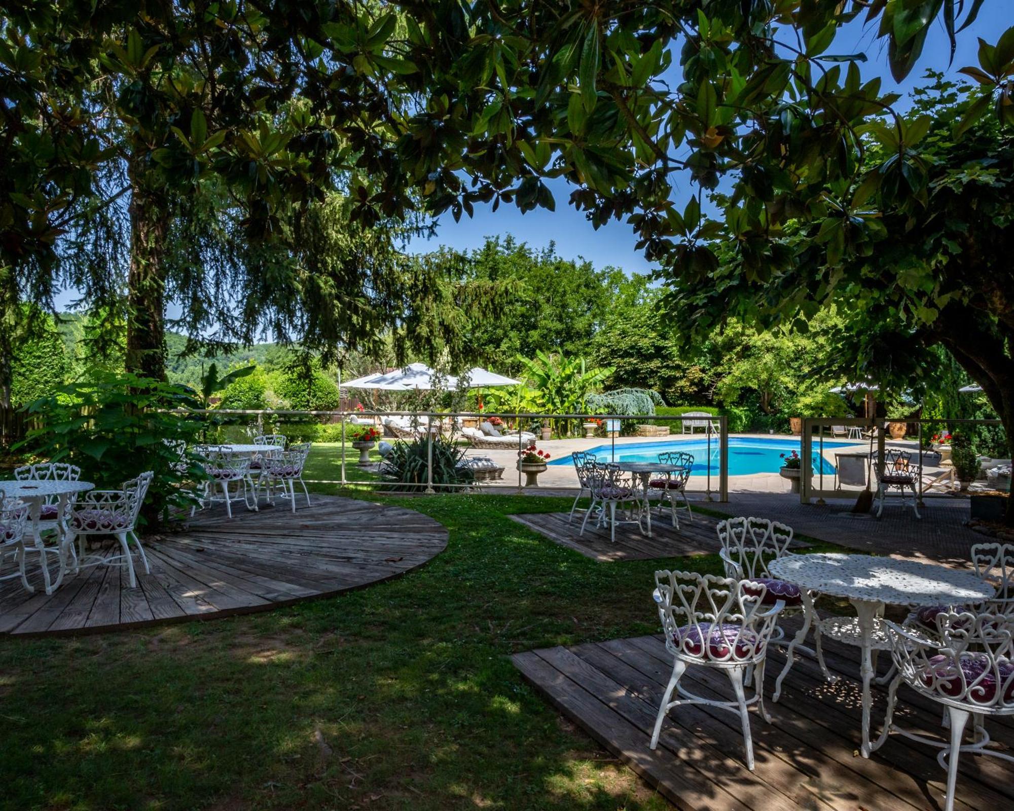 Hotel Restaurant Le Centenaire Les Eyzies Exterior photo